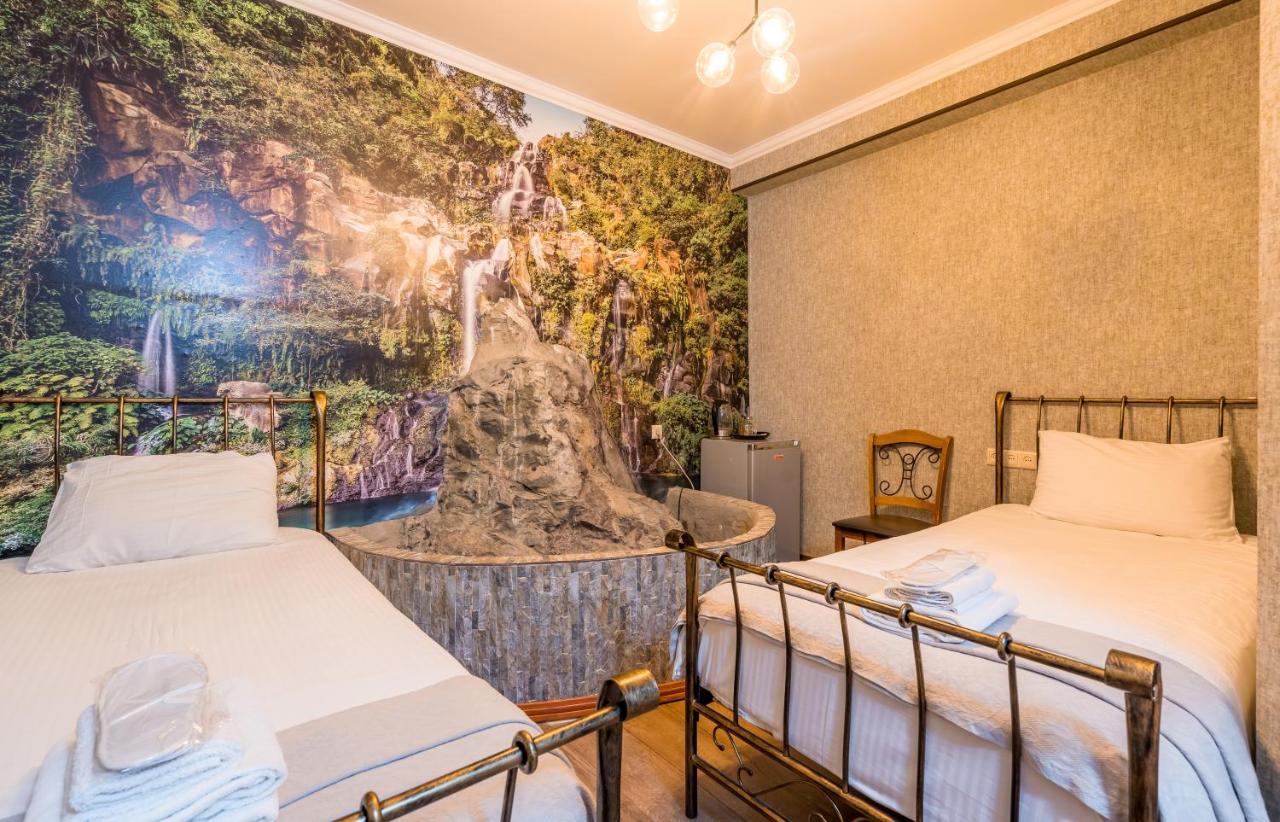 Hotel At Gomi 19 Tbilisi Exterior foto